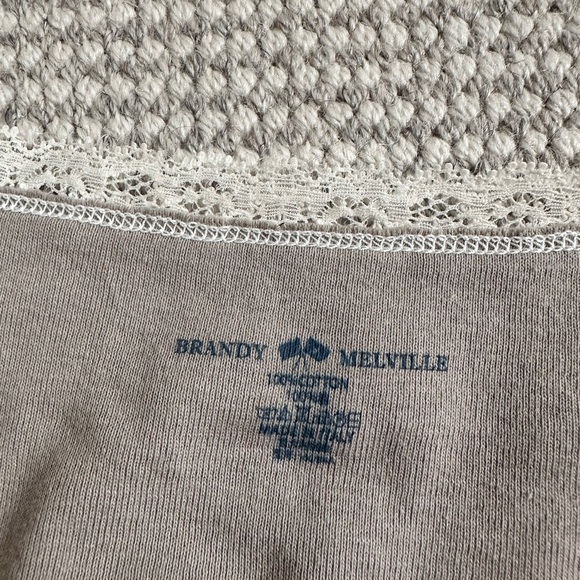 Women’s Brandy Melville Crop Tee - Picture 2 of 3